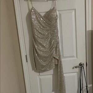 Elegant Sequin Dress in Gold
